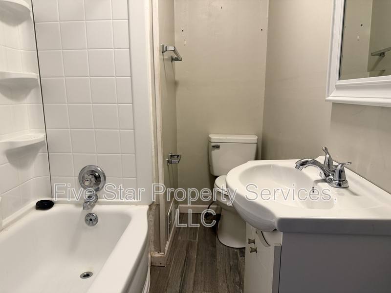 Apartment for rent at 109 S Walnut St, Springfield, IL 62704