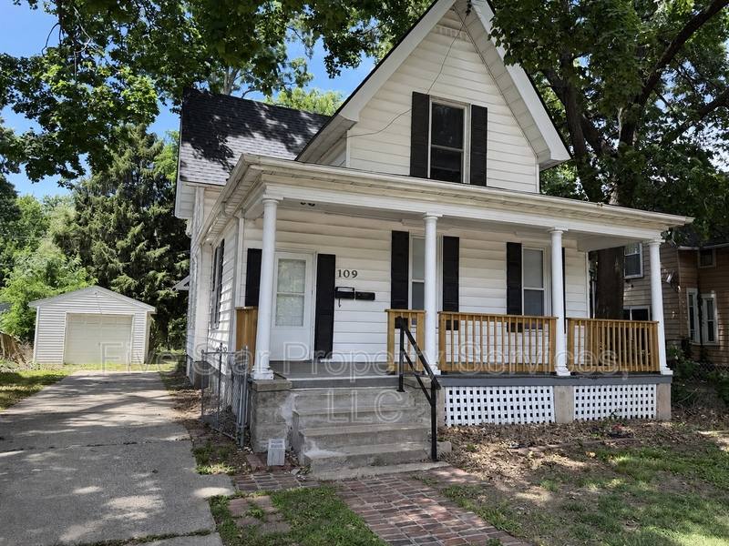 Apartment for rent at 109 S Walnut St, Springfield, IL 62704