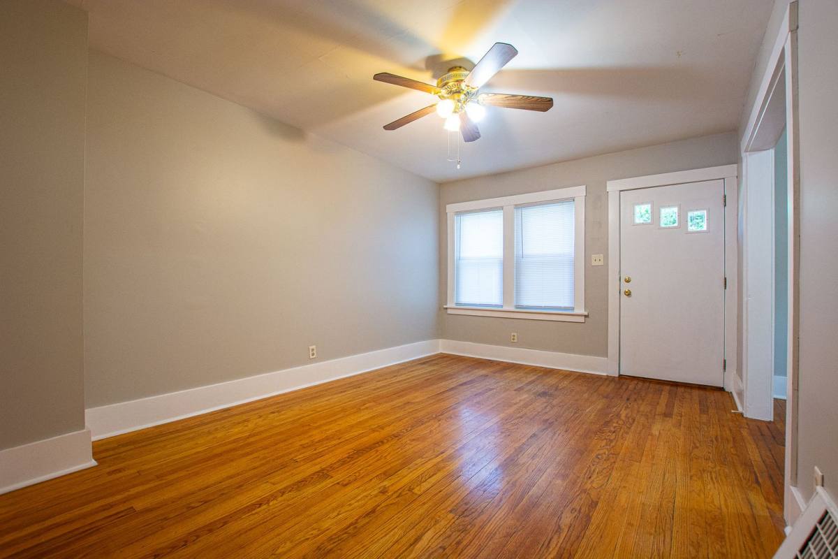 House for rent at 996 S 50th St, Omaha, NE 68106