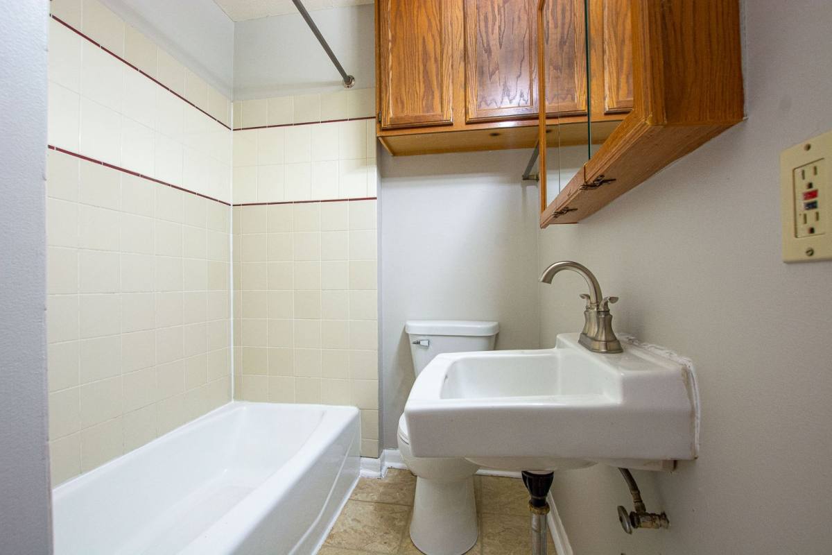 House for rent at 996 S 50th St, Omaha, NE 68106