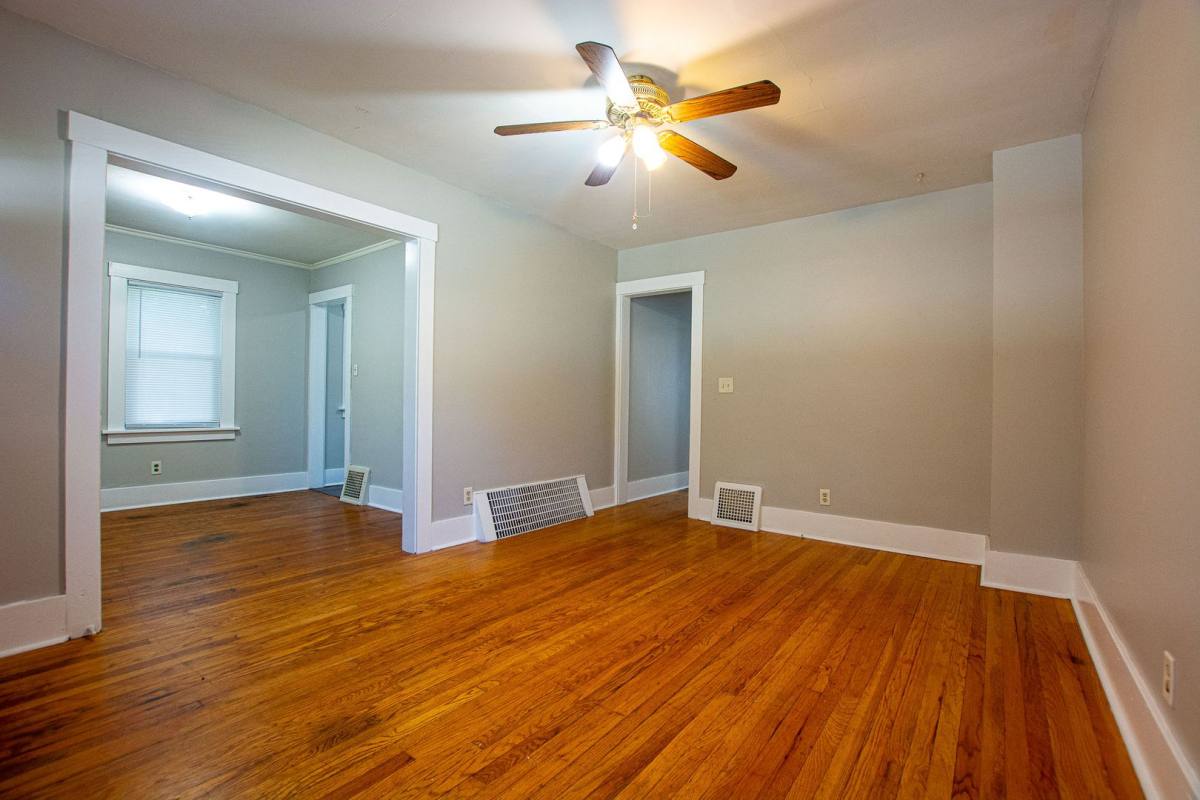 House for rent at 996 S 50th St, Omaha, NE 68106