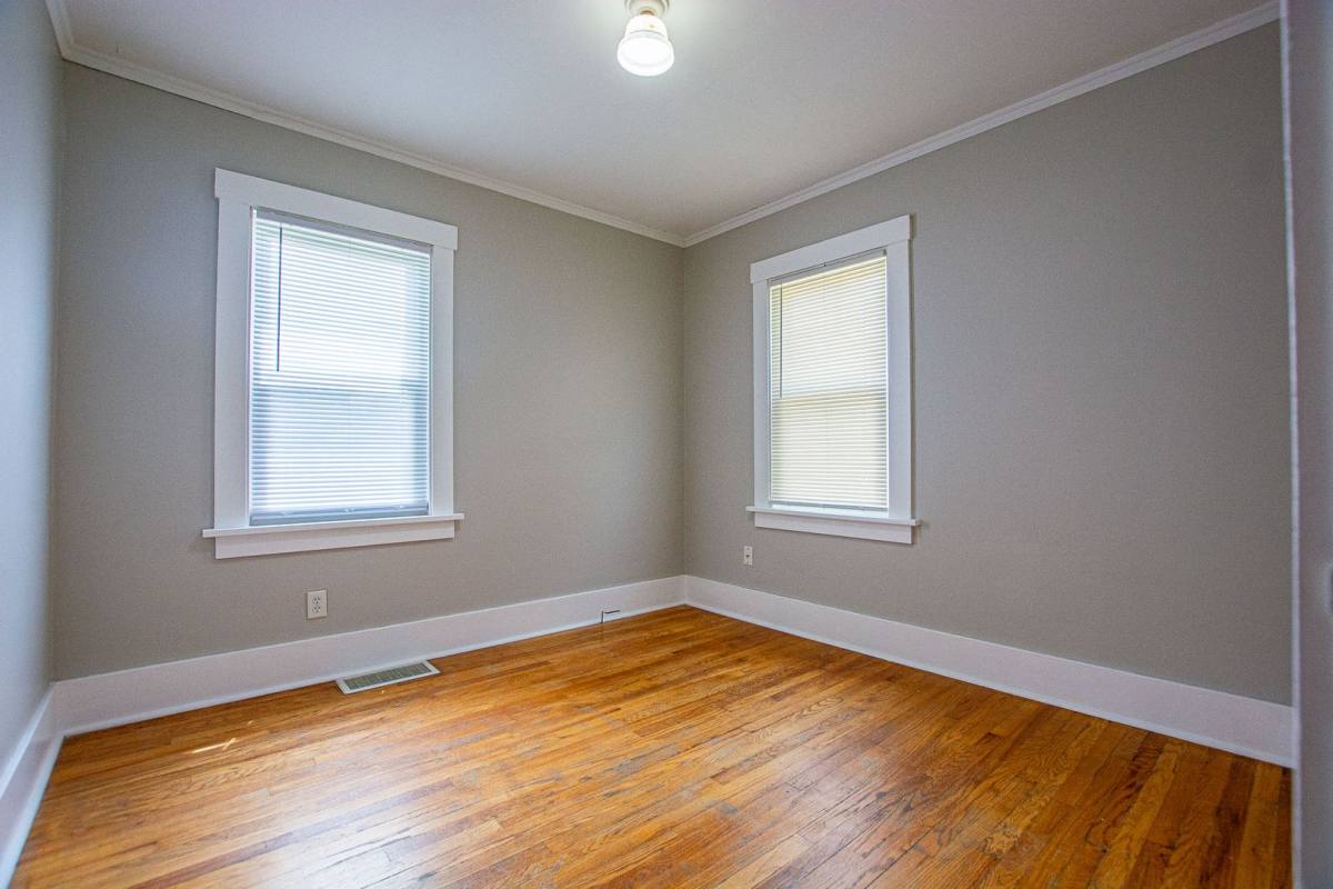 House for rent at 996 S 50th St, Omaha, NE 68106
