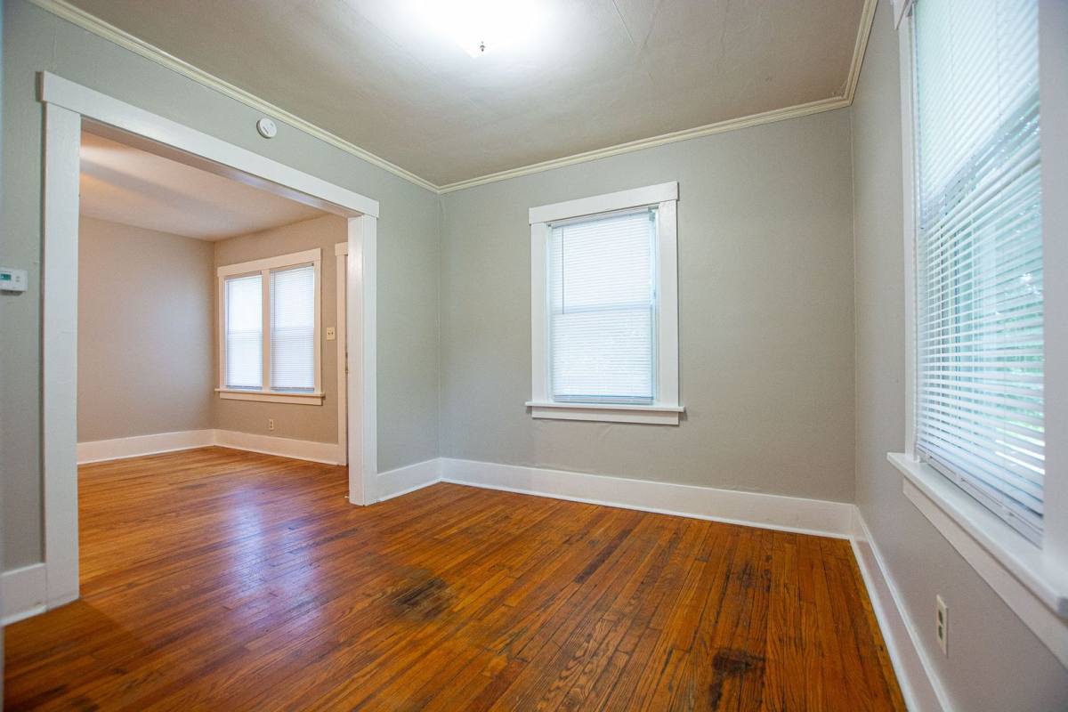 House for rent at 996 S 50th St, Omaha, NE 68106