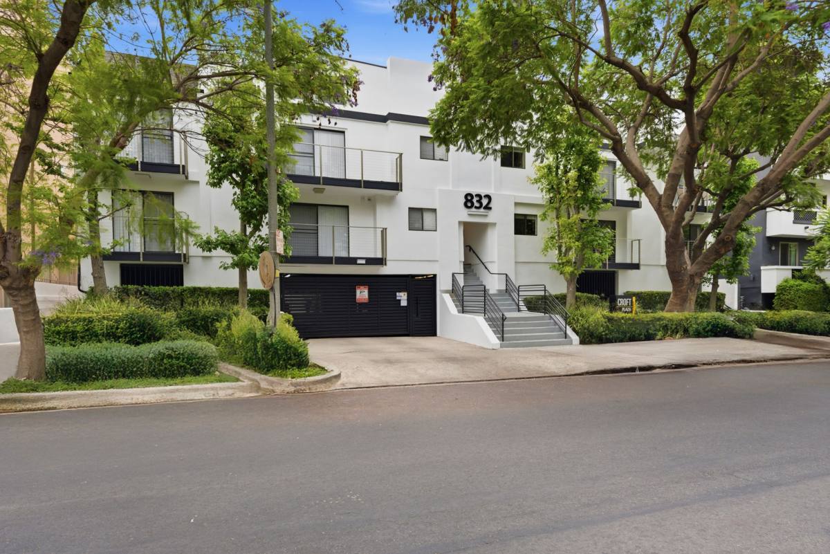 Apartment for rent at 832 Croft Ave, West Hollywood, CA 90069