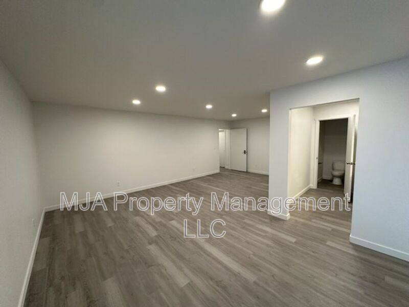 Apartment for rent at 498 E Fort Union Blvd, Midvale, UT 84047
