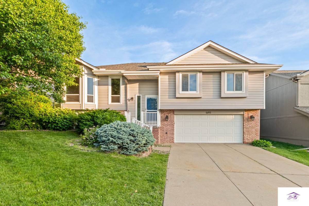 House for rent at 16911 N Circle, Omaha, NE 68135