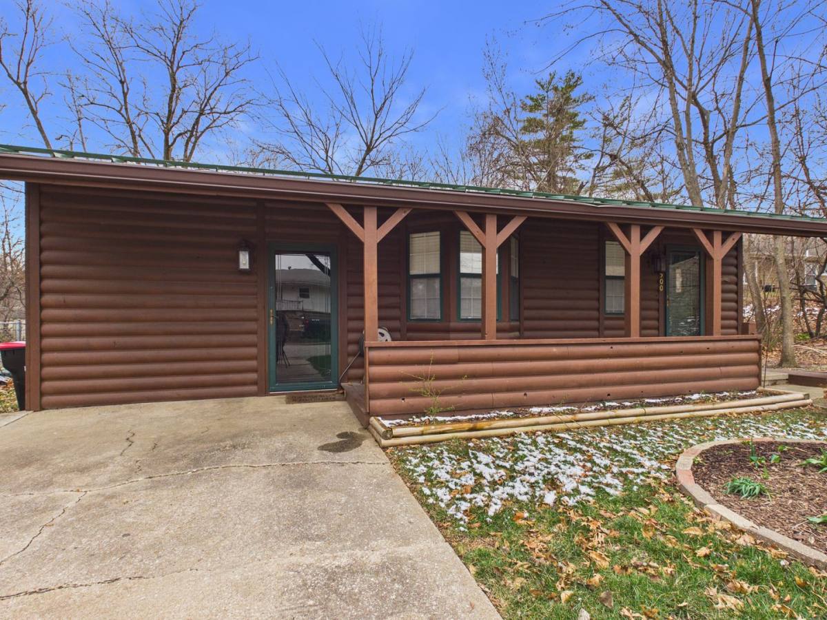 House for rent at 500 Hancock St, Warrensburg, MO 64093