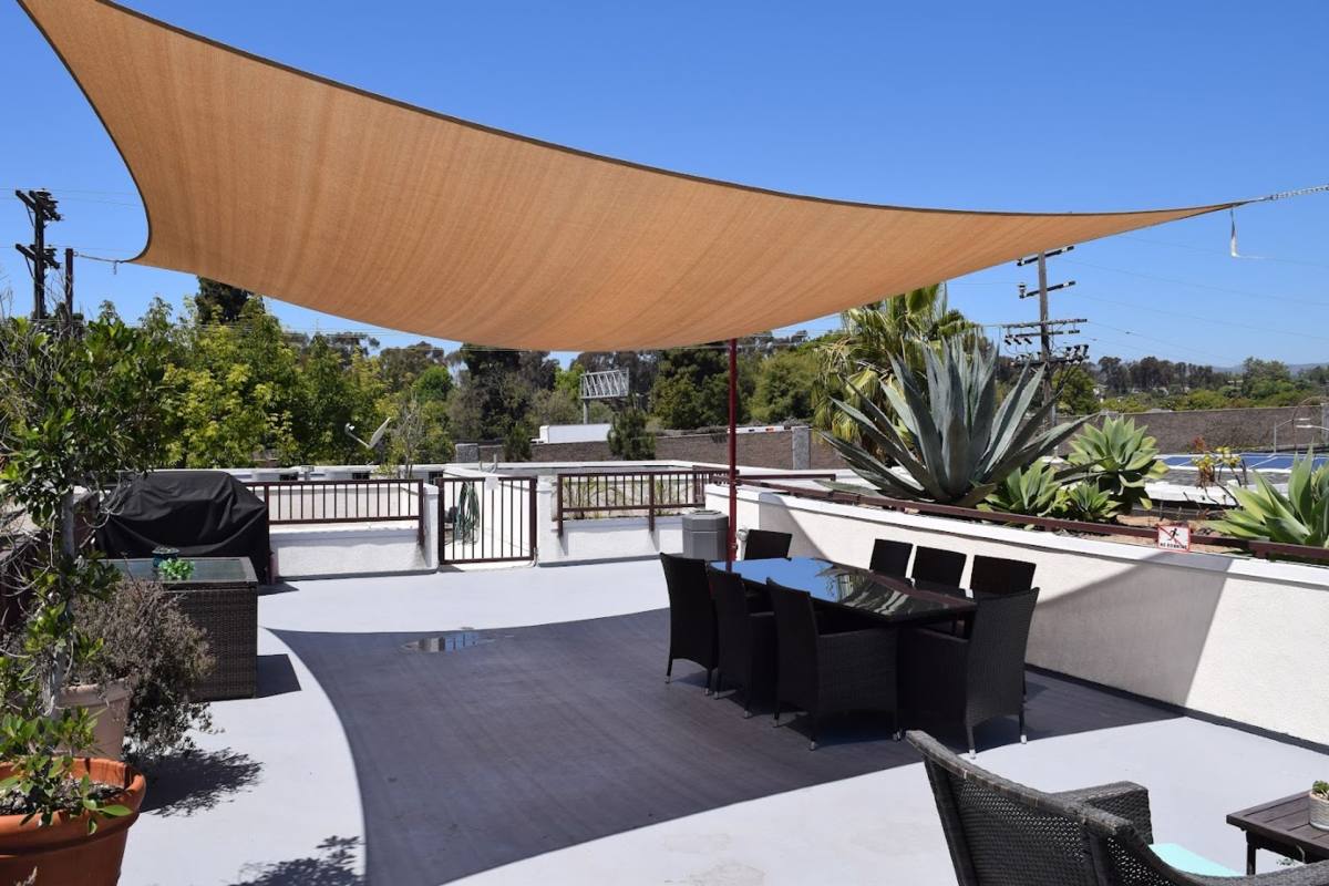 Apartment for rent at 426 S Sepulveda, Los Angeles, CA 90049