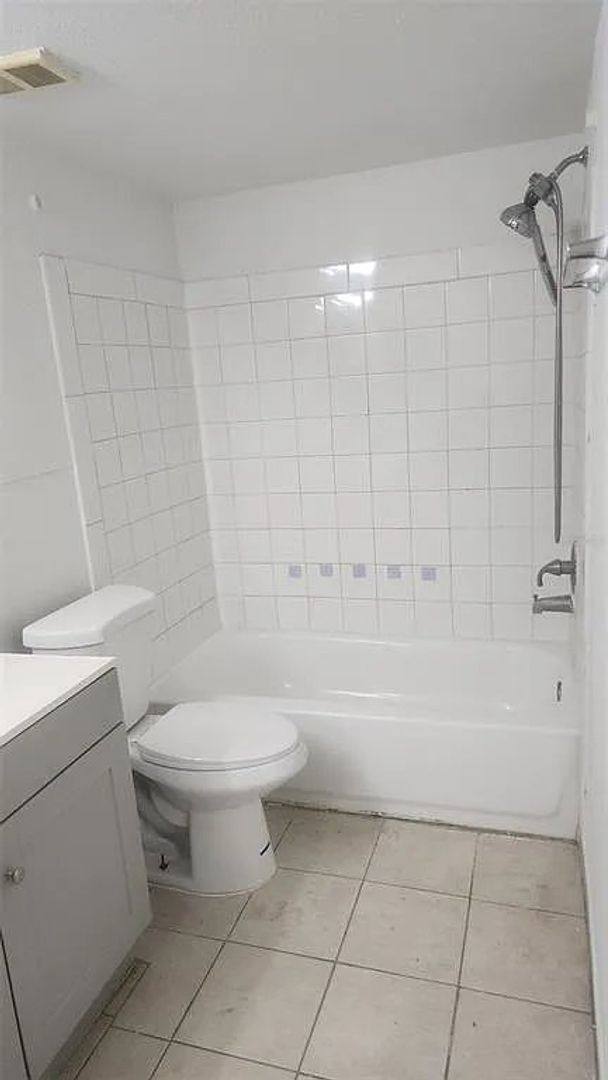Apartment for rent at 5713 Gatlin Ave Venetian Place, Orlando, FL 32822