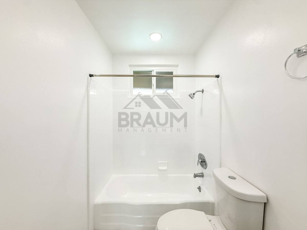 Apartment for rent at 18350 Napa St, Northridge, CA 91325