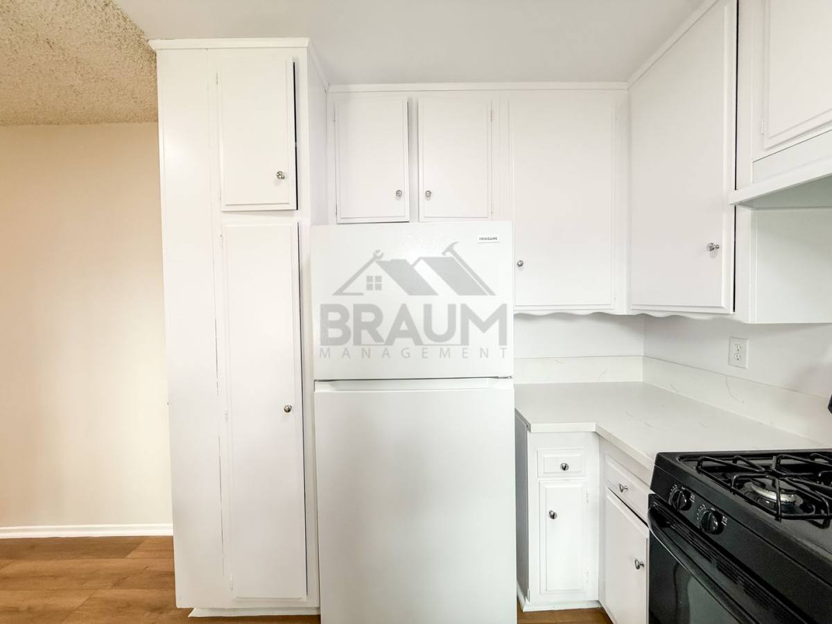 Apartment for rent at 18350 Napa St, Northridge, CA 91325