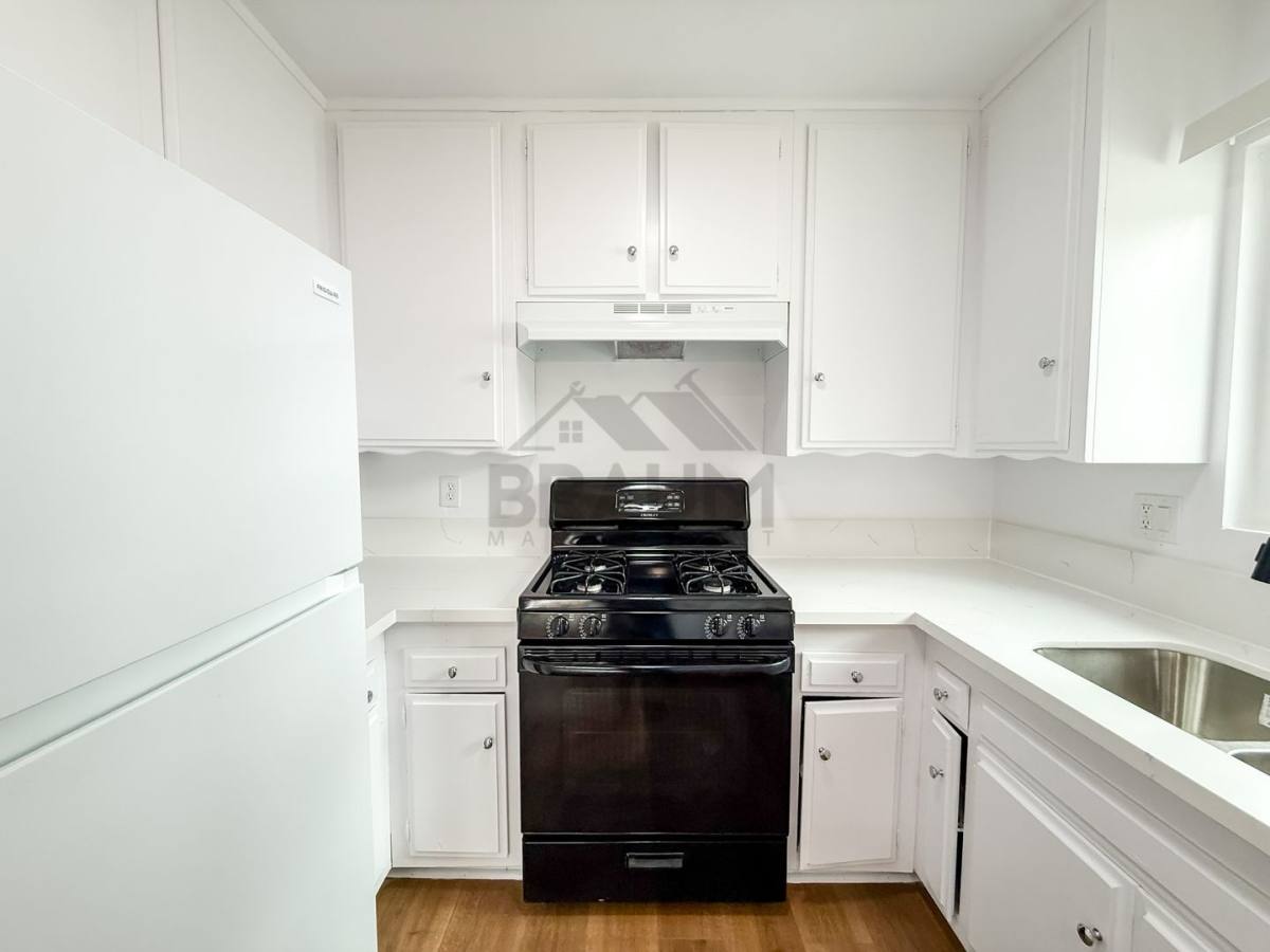 Apartment for rent at 18350 Napa St, Northridge, CA 91325
