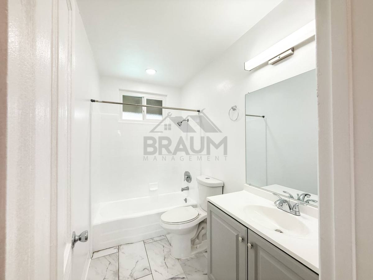 Apartment for rent at 18350 Napa St, Northridge, CA 91325