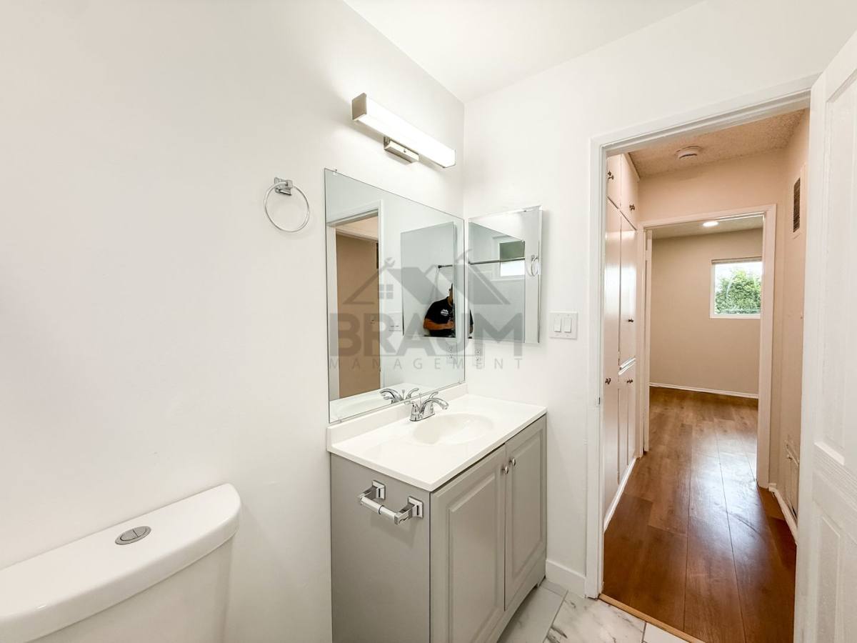 Apartment for rent at 18350 Napa St, Northridge, CA 91325