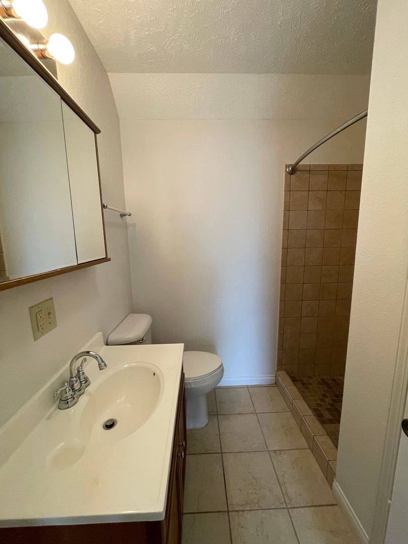 Apartment for rent at 415 W Clem St, Flora, IN 46929