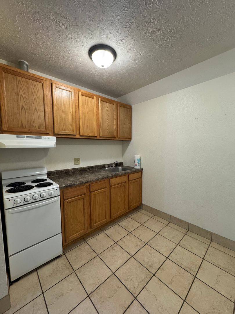 Apartment for rent at 415 W Clem St, Flora, IN 46929