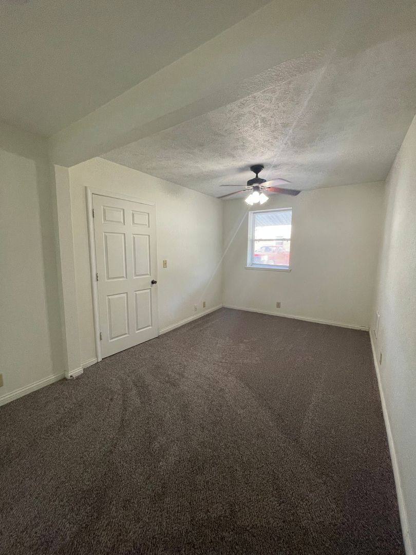 Apartment for rent at 415 W Clem St, Flora, IN 46929