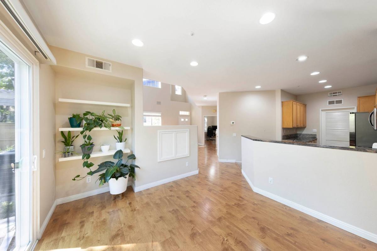 Townhouse for rent at 907 Somerville, Irvine, CA 92620