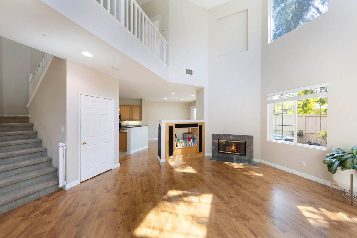 Townhouse for rent at 907 Somerville, Irvine, CA 92620