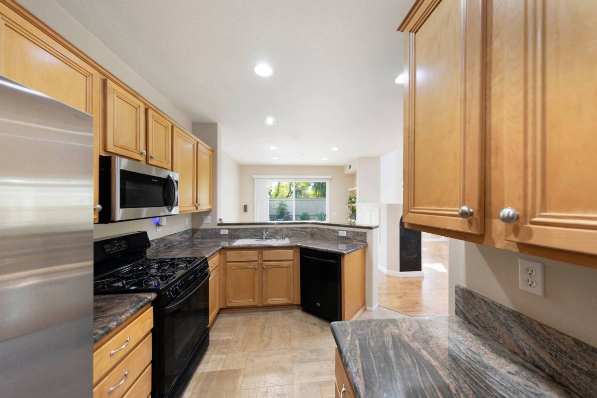 Townhouse for rent at 907 Somerville, Irvine, CA 92620
