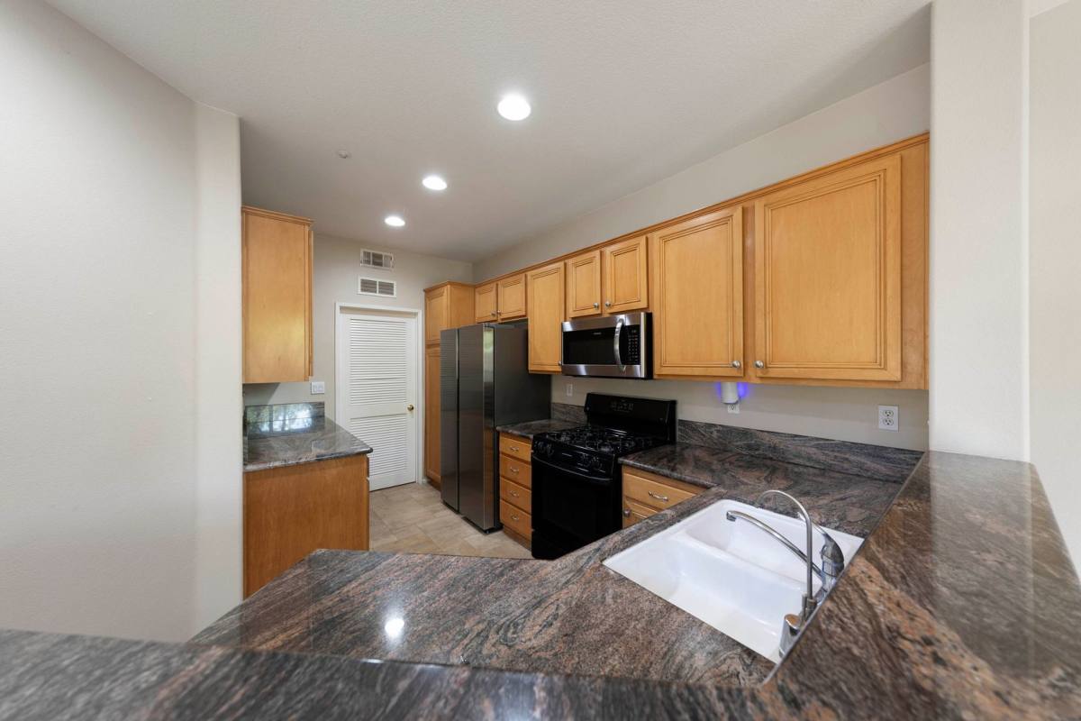 Townhouse for rent at 907 Somerville, Irvine, CA 92620