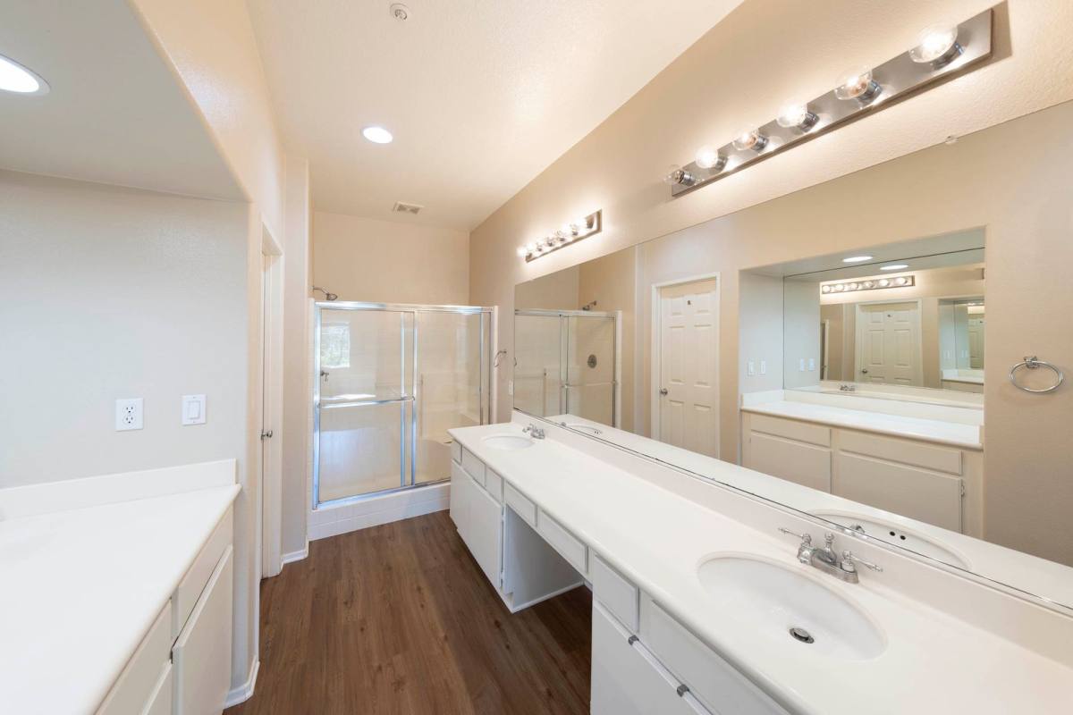 Townhouse for rent at 907 Somerville, Irvine, CA 92620