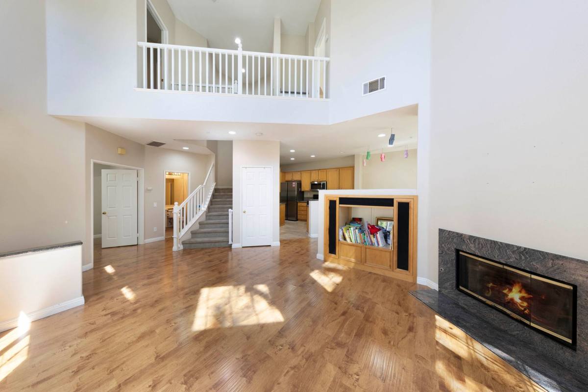 Townhouse for rent at 907 Somerville, Irvine, CA 92620