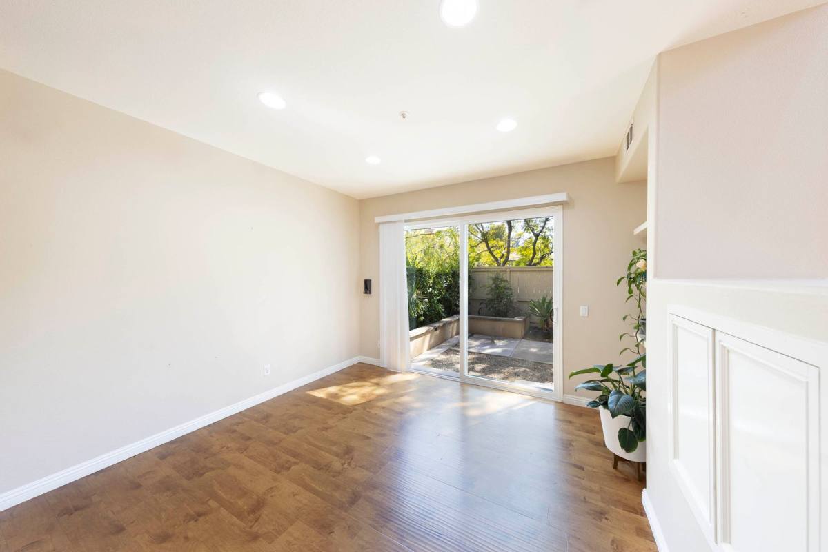 Townhouse for rent at 907 Somerville, Irvine, CA 92620