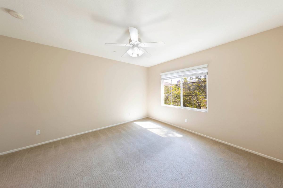 Townhouse for rent at 907 Somerville, Irvine, CA 92620