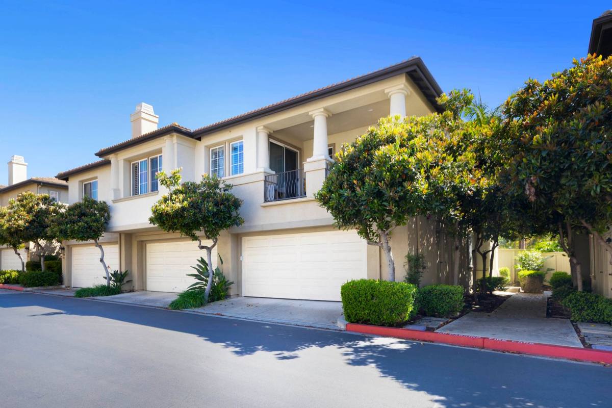 Townhouse for rent at 907 Somerville, Irvine, CA 92620