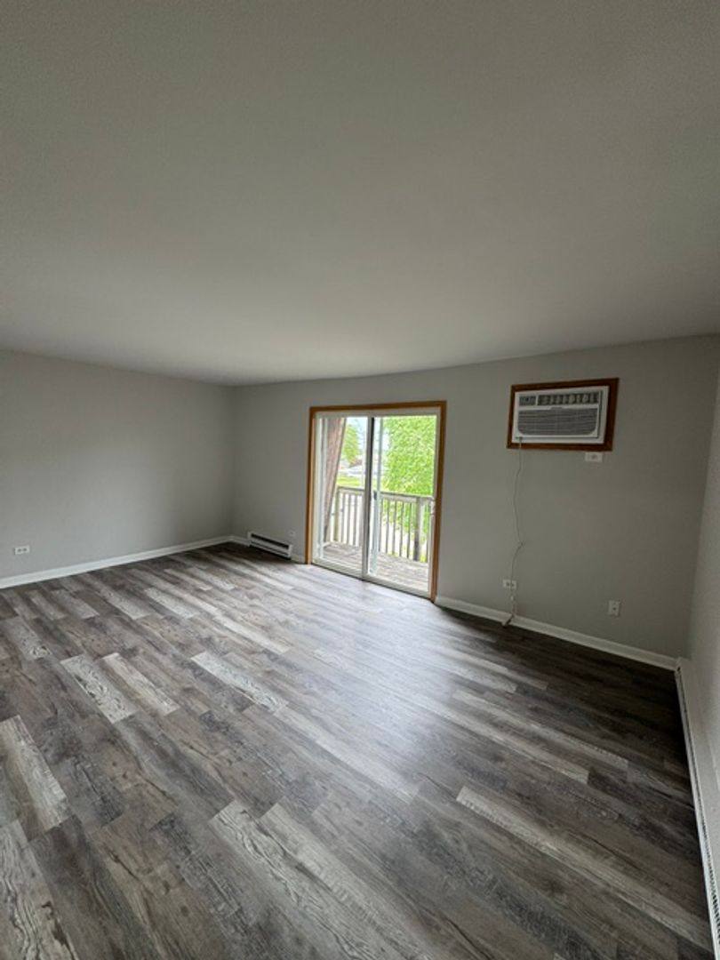 Apartment for rent at 4329 W Park Lane Dr, Alsip, IL 60803
