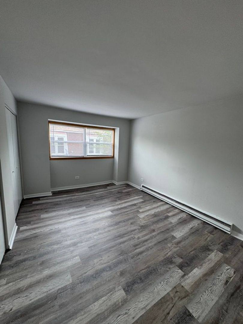 Apartment for rent at 4329 W Park Lane Dr, Alsip, IL 60803
