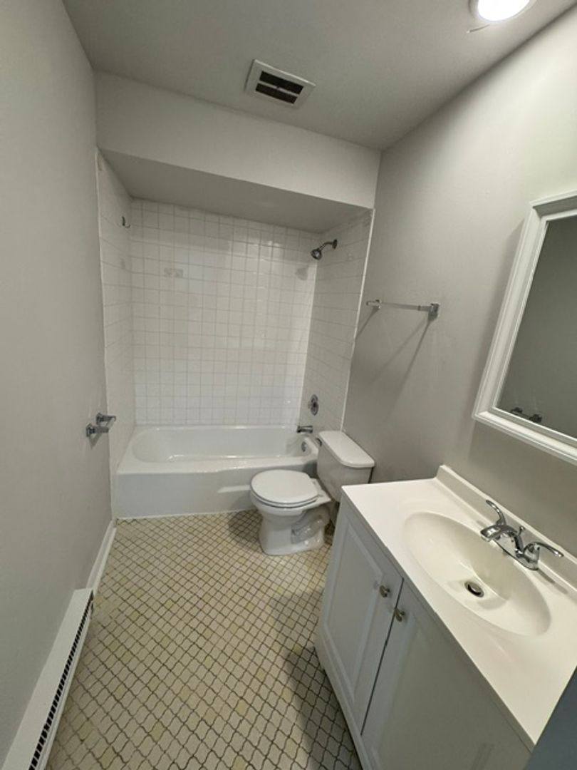 Apartment for rent at 4329 W Park Lane Dr, Alsip, IL 60803