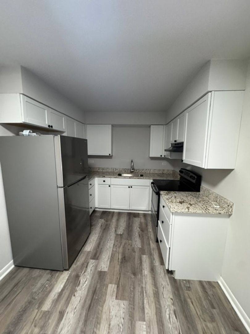 Apartment for rent at 4329 W Park Lane Dr, Alsip, IL 60803
