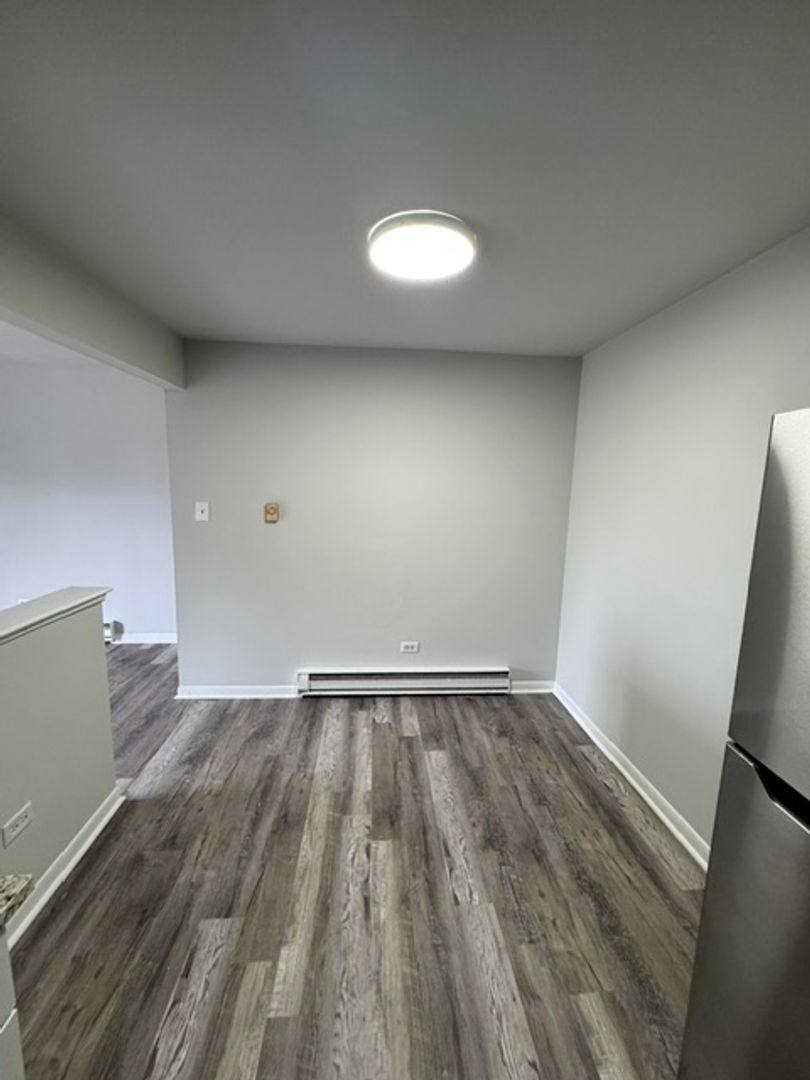 Apartment for rent at 4329 W Park Lane Dr, Alsip, IL 60803