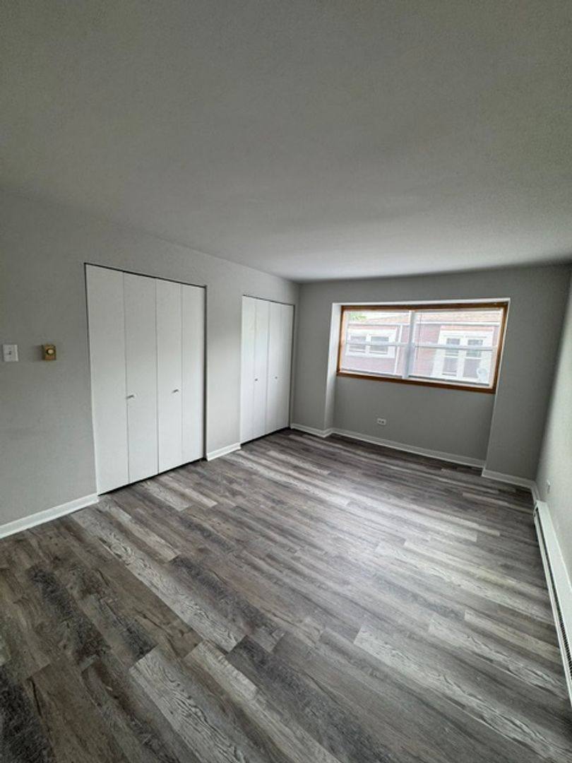 Apartment for rent at 4329 W Park Lane Dr, Alsip, IL 60803