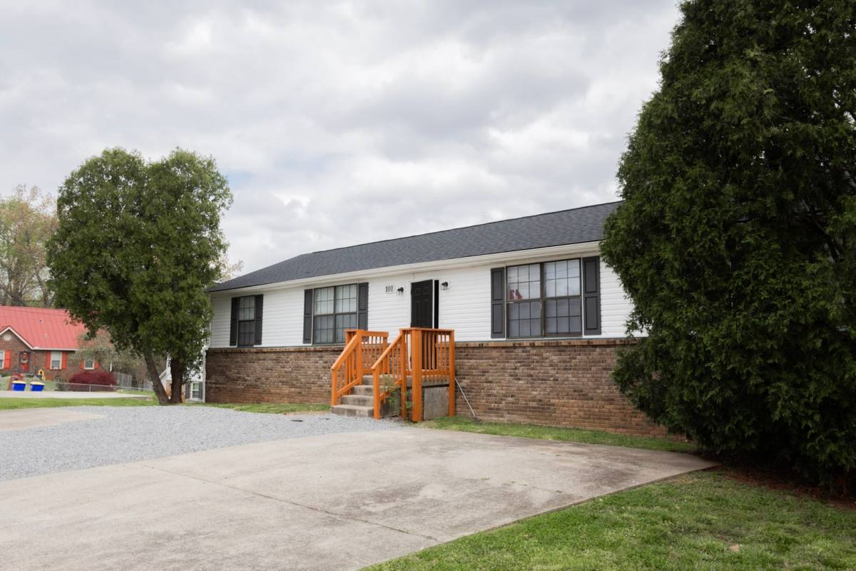Apartment for rent at 101 Bennett Dr, Clarksville, TN 37042