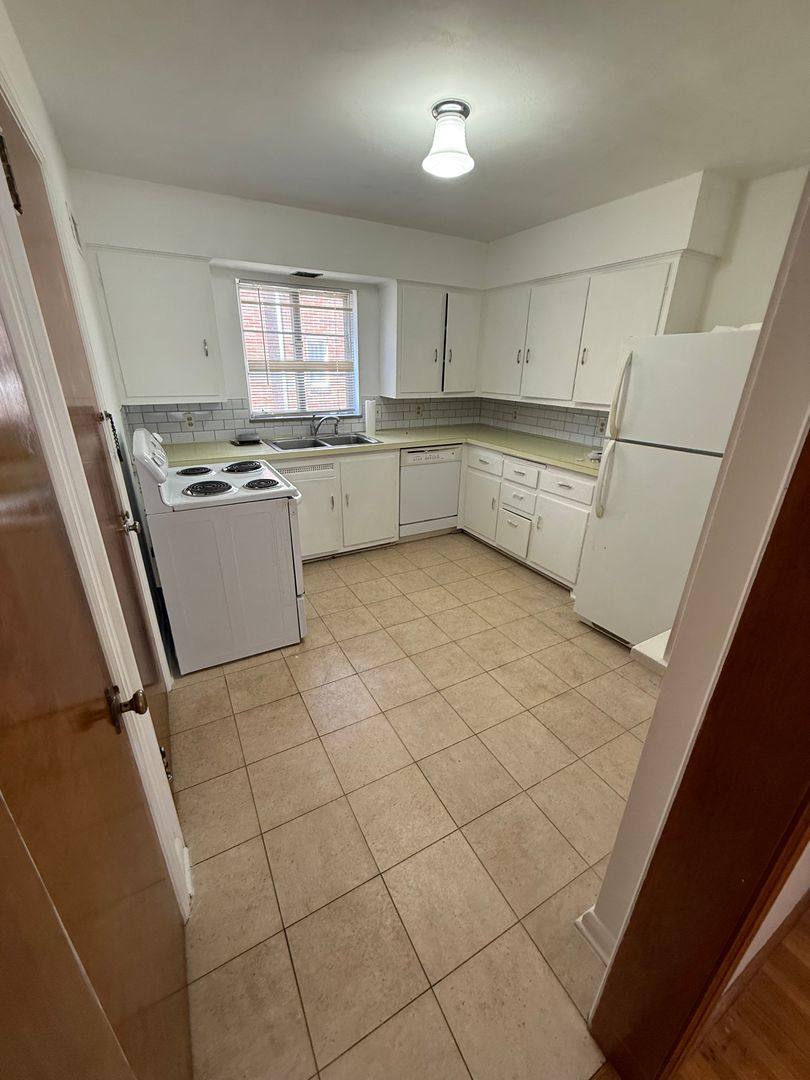 Apartment for rent at 2677 Powhattan Parkway, Toledo, OH 43606