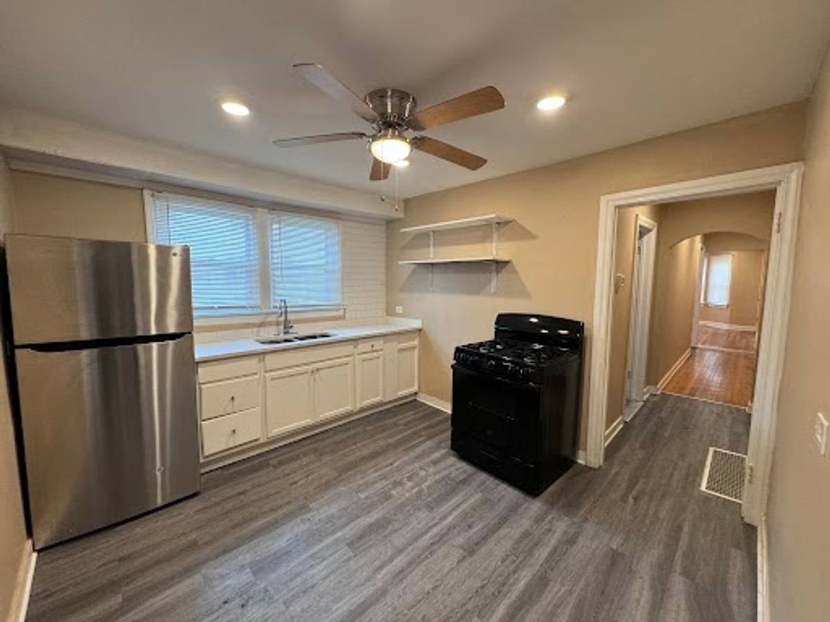 Apartment for rent at 227 W 112th Place, Chicago, IL 60628