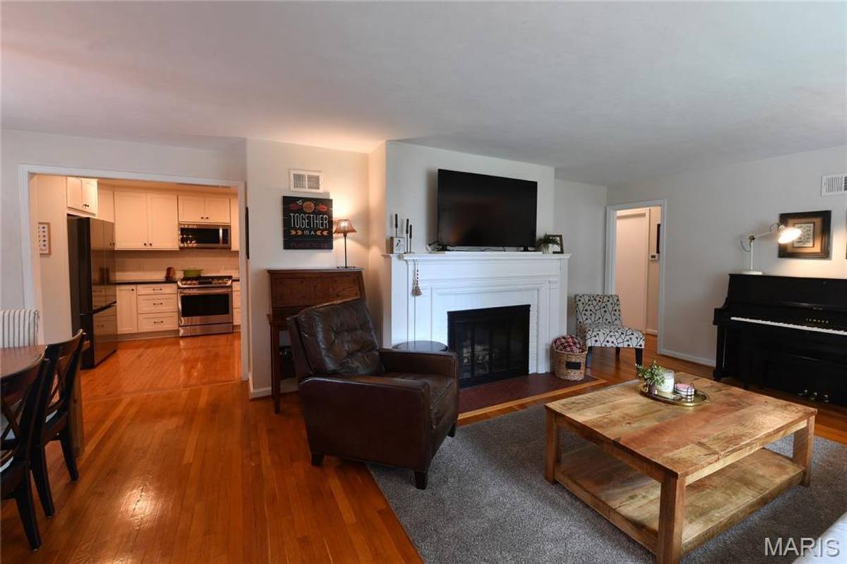 House for rent at 342 Greenleaf Dr, Saint Louis, MO 63122