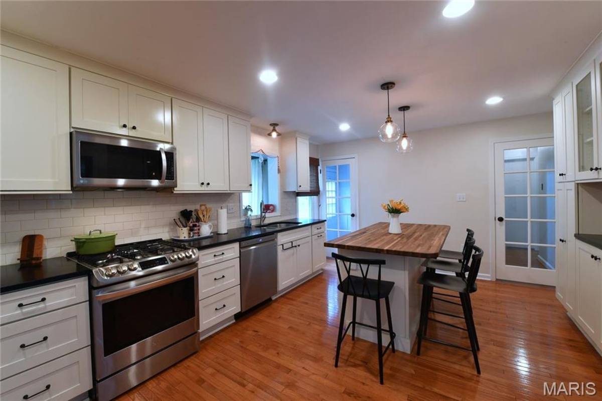 House for rent at 342 Greenleaf Dr, Saint Louis, MO 63122