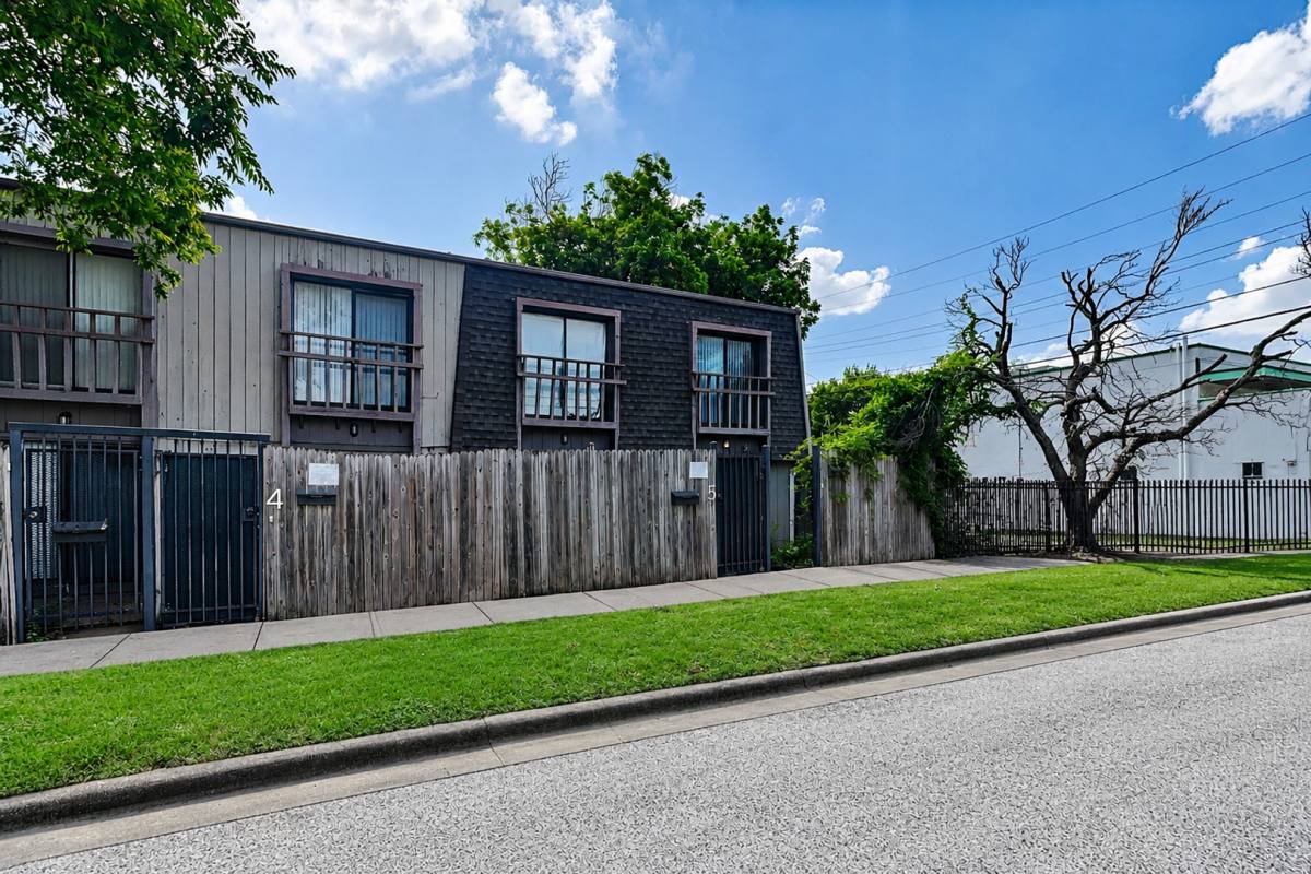 Apartment for rent at 4900 El Campo, Fort Worth, TX 76107