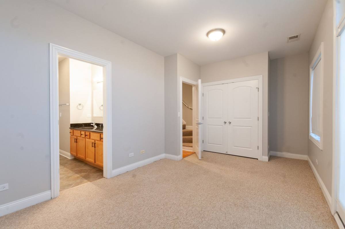 Townhouse for rent at 7016 W Medill Ave, Elmwood Park, IL 60707