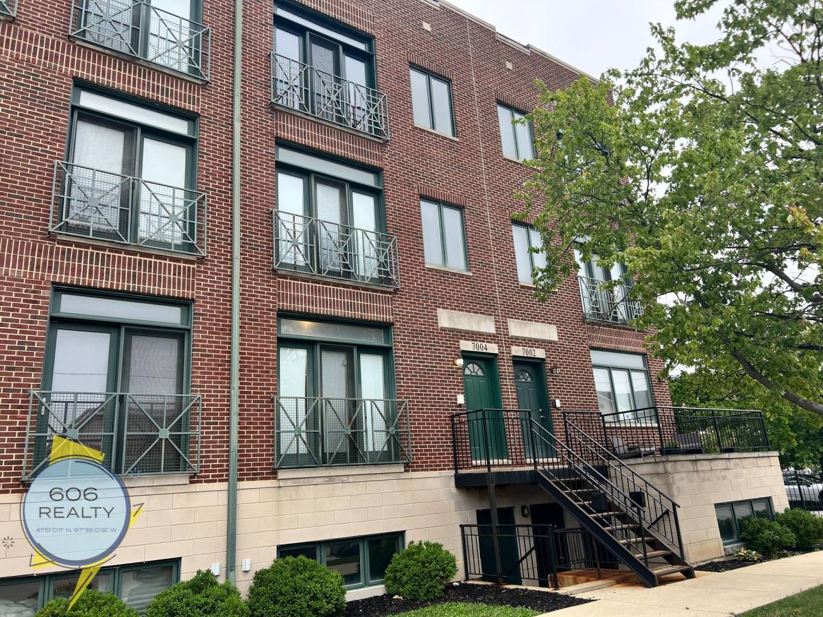 Townhouse for rent at 7016 W Medill Ave, Elmwood Park, IL 60707