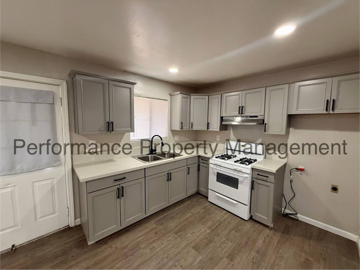 Apartment for rent at 625 A St, Bakersfield, CA 93304