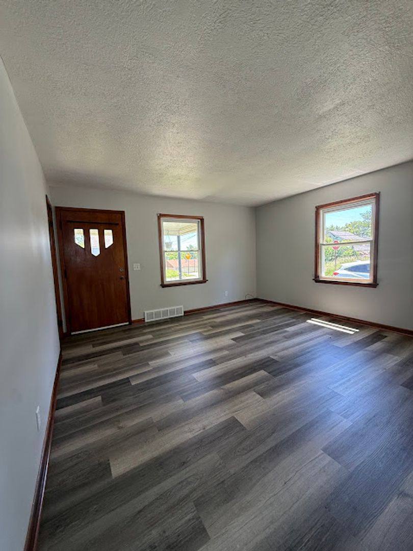 House for rent at 2005 Maple Ave NE, Canton, OH 44714