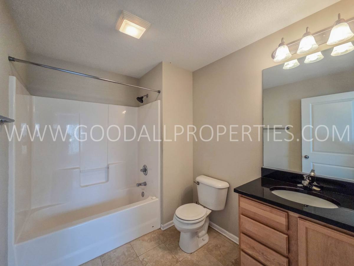 Townhouse for rent at 9140 Greenspire Dr, West Des Moines, IA 50266