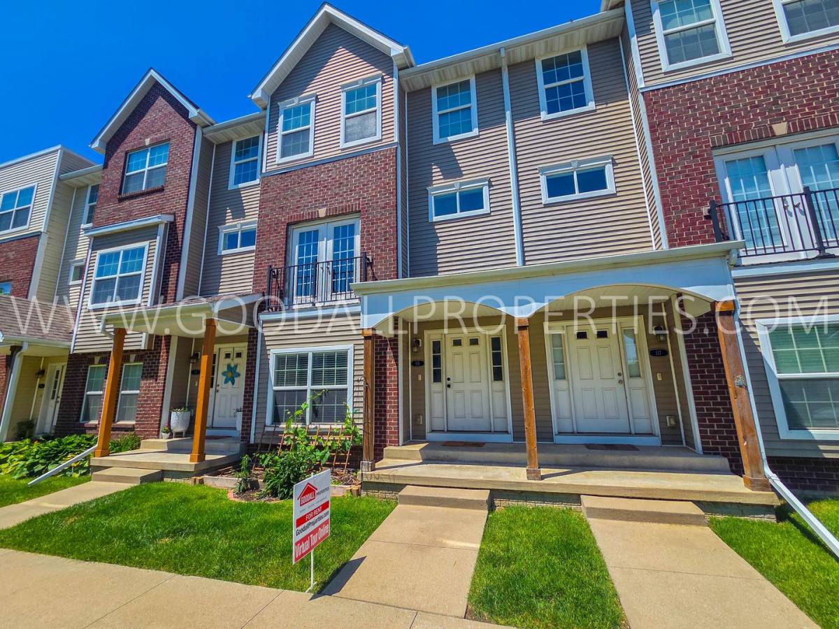 Townhouse for rent at 9140 Greenspire Dr, West Des Moines, IA 50266