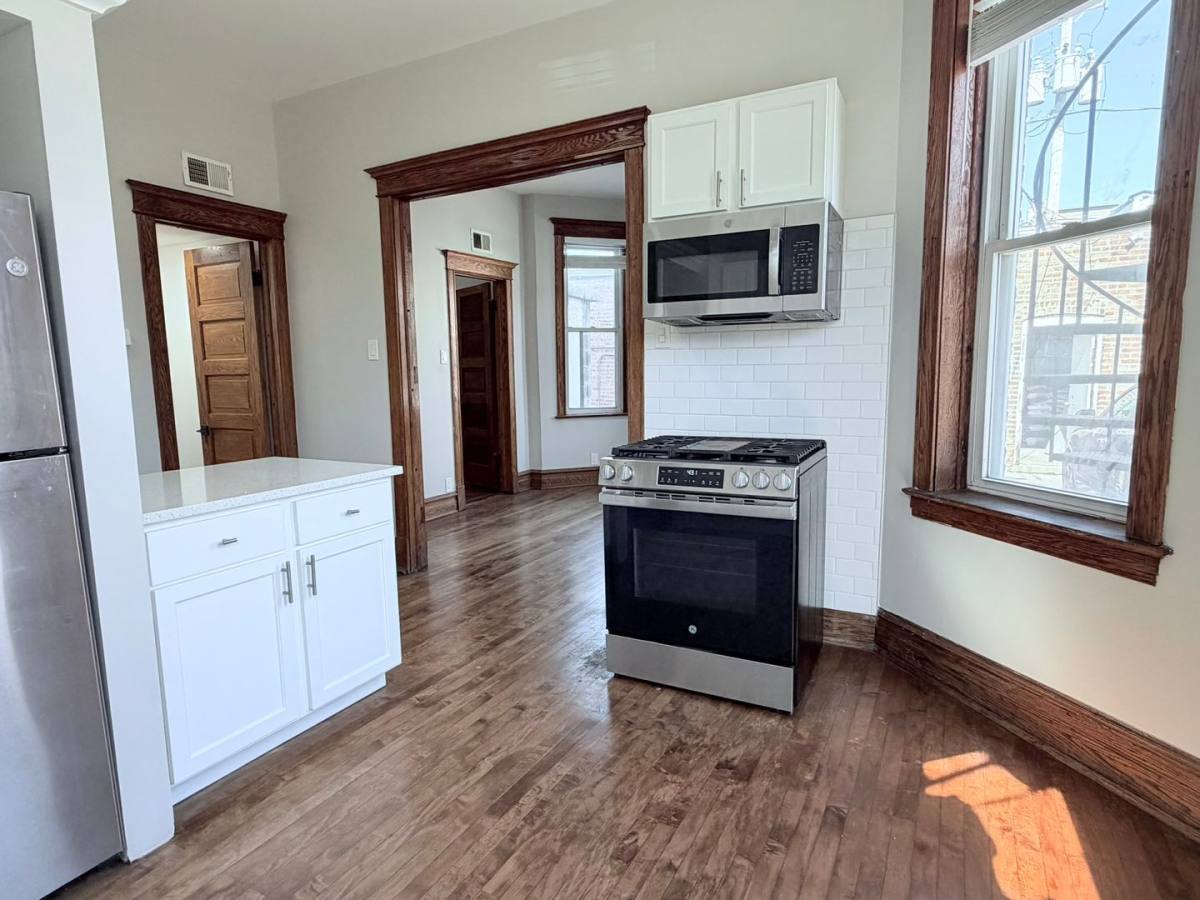 Apartment for rent at 2615 S Lawndale, Chicago, IL 60623