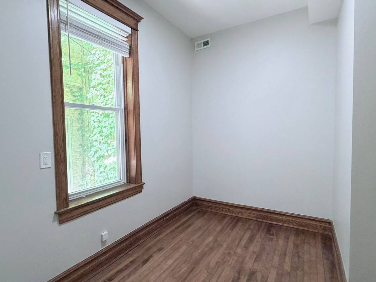 Apartment for rent at 2615 S Lawndale, Chicago, IL 60623